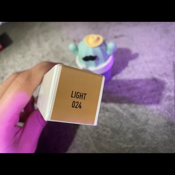 KVD True Portrait Medium Coverage Shake Foundation - Picture 2 of 6